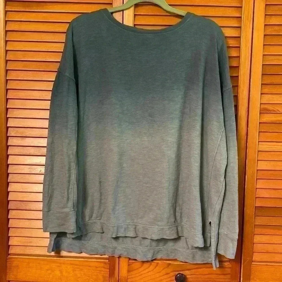 J. Jill Fit Blue Ombré Sweatshirt in Size Medium. - Picture 1 of 11